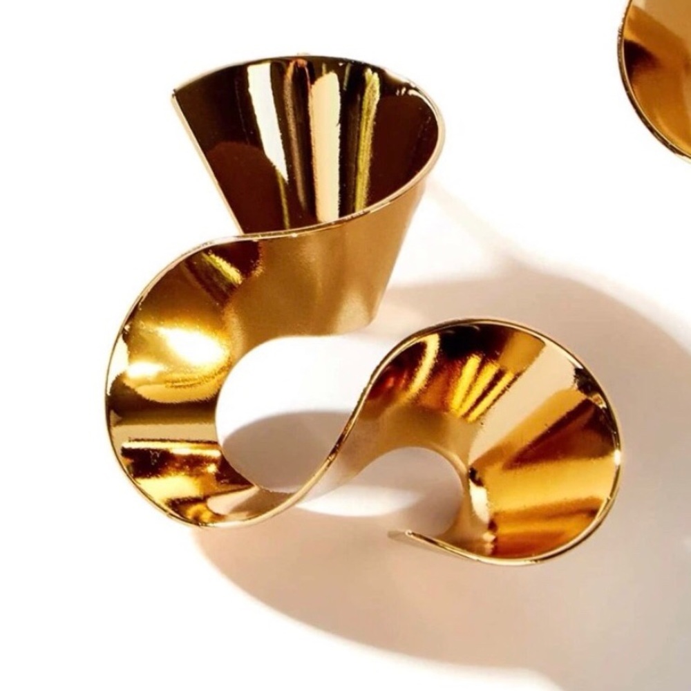 New Revolve Joppie Golden Statement Earrings - Picture 6 of 15